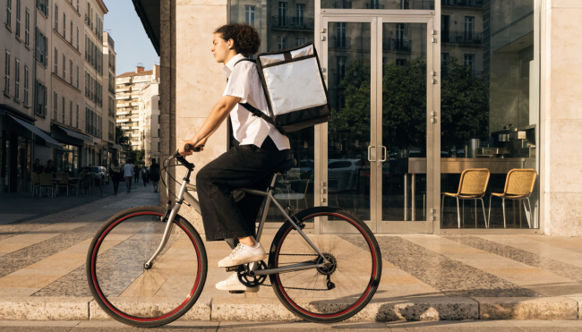Livraison et plateformes pour un fast-food : Uber Eats, Deliveroo - ouvrir un fast-food